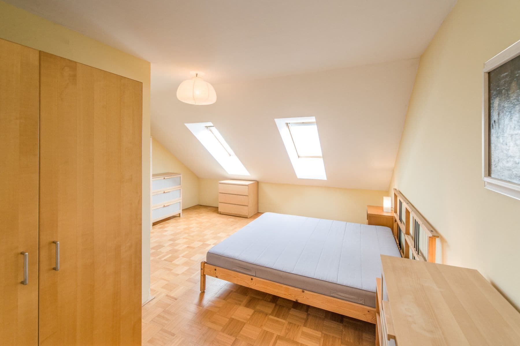 Pronájem bytu 2+1 110 m², Bratislava - mestská časť Staré Mesto, Bratislavský kraj Pronájem bytu 2+1 110 m², Bratislava - mestská časť Staré Mesto, Bratislavský kraj