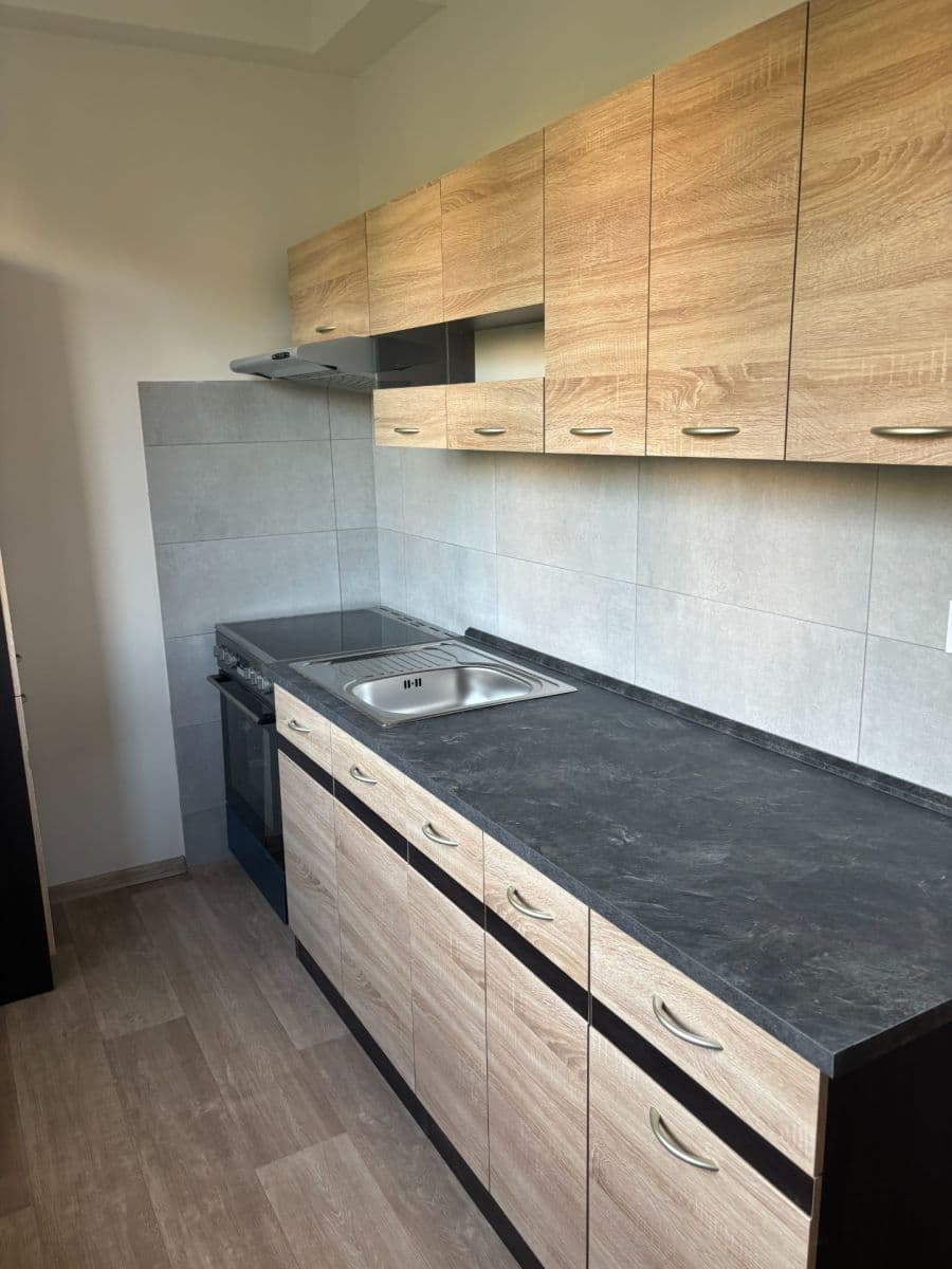 Pronájem bytu 2+1 54 m², třída Svobody, Zlín, Zlínský kraj Pronájem bytu 2+1 54 m², třída Svobody, Zlín, Zlínský kraj