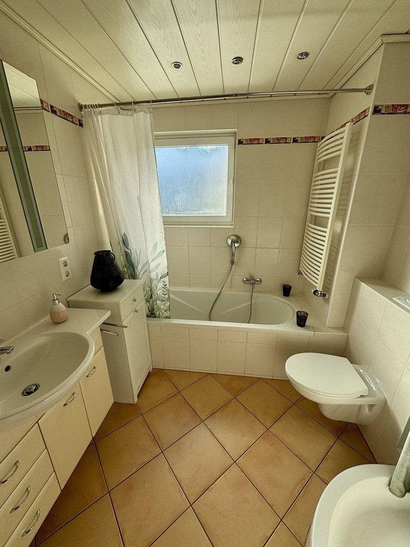 Prodej domu 135 m², pozemek 207 m², Sachsenheim, Bádensko-Württembersko Prodej domu 135 m², pozemek 207 m², Sachsenheim, Bádensko-Württembersko