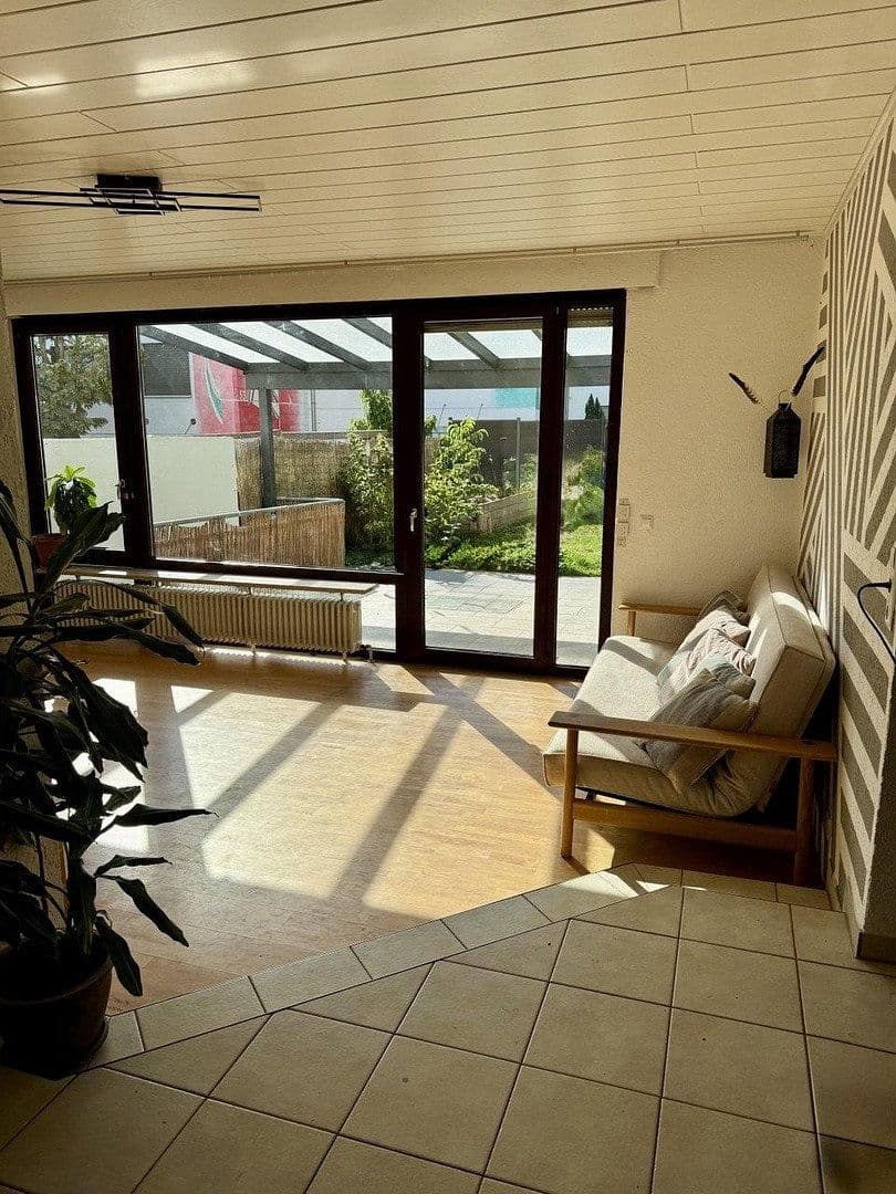 Prodej domu 135 m², pozemek 207 m², Sachsenheim, Bádensko-Württembersko Prodej domu 135 m², pozemek 207 m², Sachsenheim, Bádensko-Württembersko