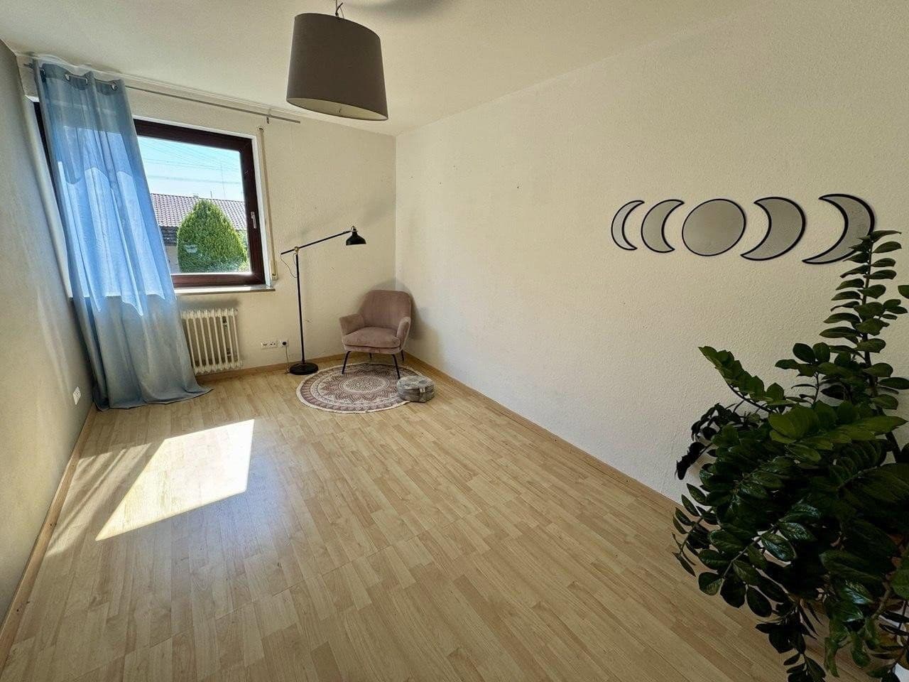 Prodej domu 135 m², pozemek 207 m², Sachsenheim, Bádensko-Württembersko Prodej domu 135 m², pozemek 207 m², Sachsenheim, Bádensko-Württembersko