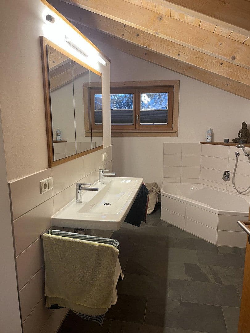 Prodej domu 190 m², pozemek 1.064 m², Traunreut, Bavorsko Prodej domu 190 m², pozemek 1.064 m², Traunreut, Bavorsko