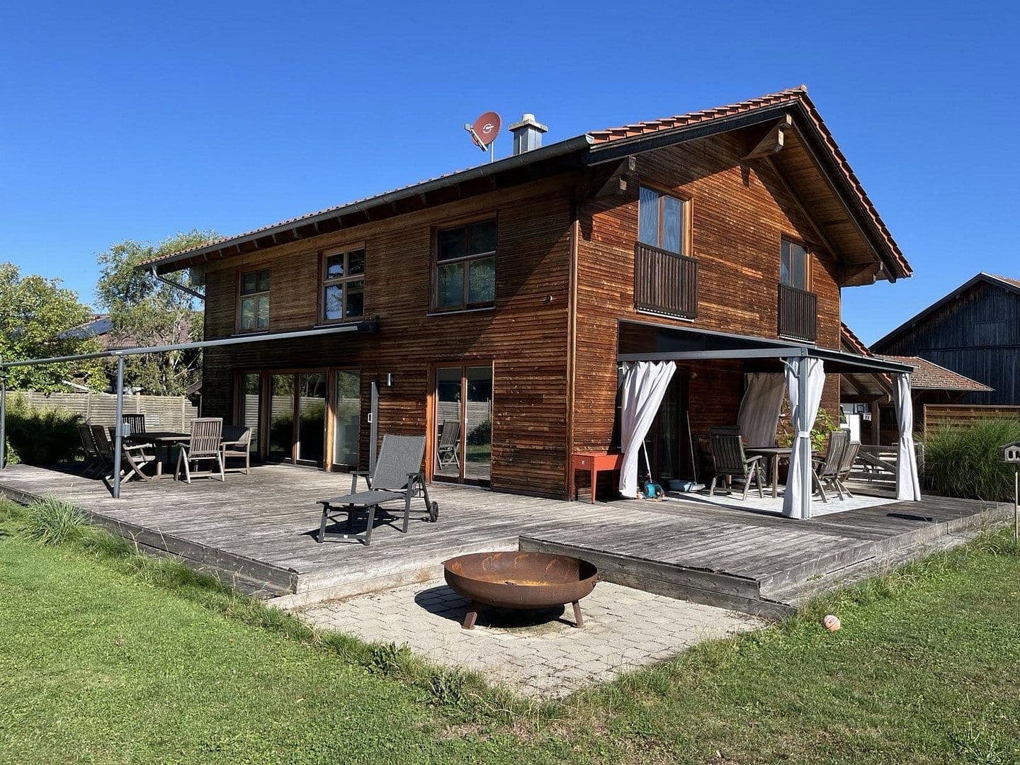 Prodej domu 190 m², pozemek 1.064 m², Traunreut, Bavorsko Prodej domu 190 m², pozemek 1.064 m², Traunreut, Bavorsko