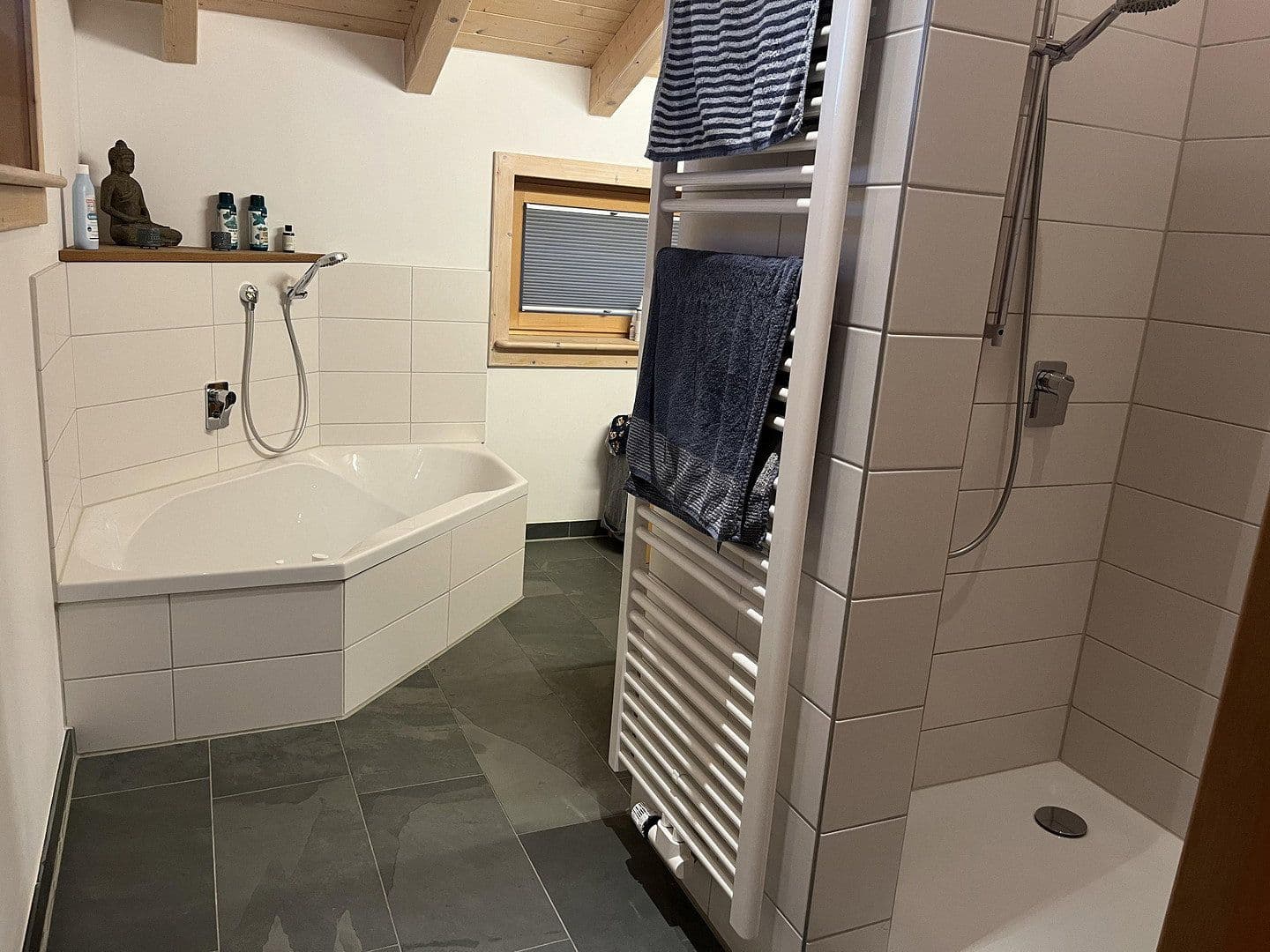 Prodej domu 190 m², pozemek 1.064 m², Traunreut, Bavorsko Prodej domu 190 m², pozemek 1.064 m², Traunreut, Bavorsko