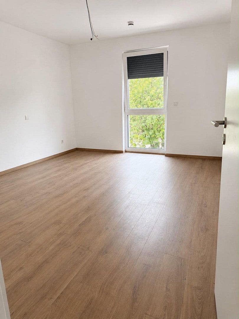 Pronájem bytu 3+1 94 m², Friedrichstraße 8a, Langenselbold, Hessen Pronájem bytu 3+1 94 m², Friedrichstraße 8a, Langenselbold, Hessen