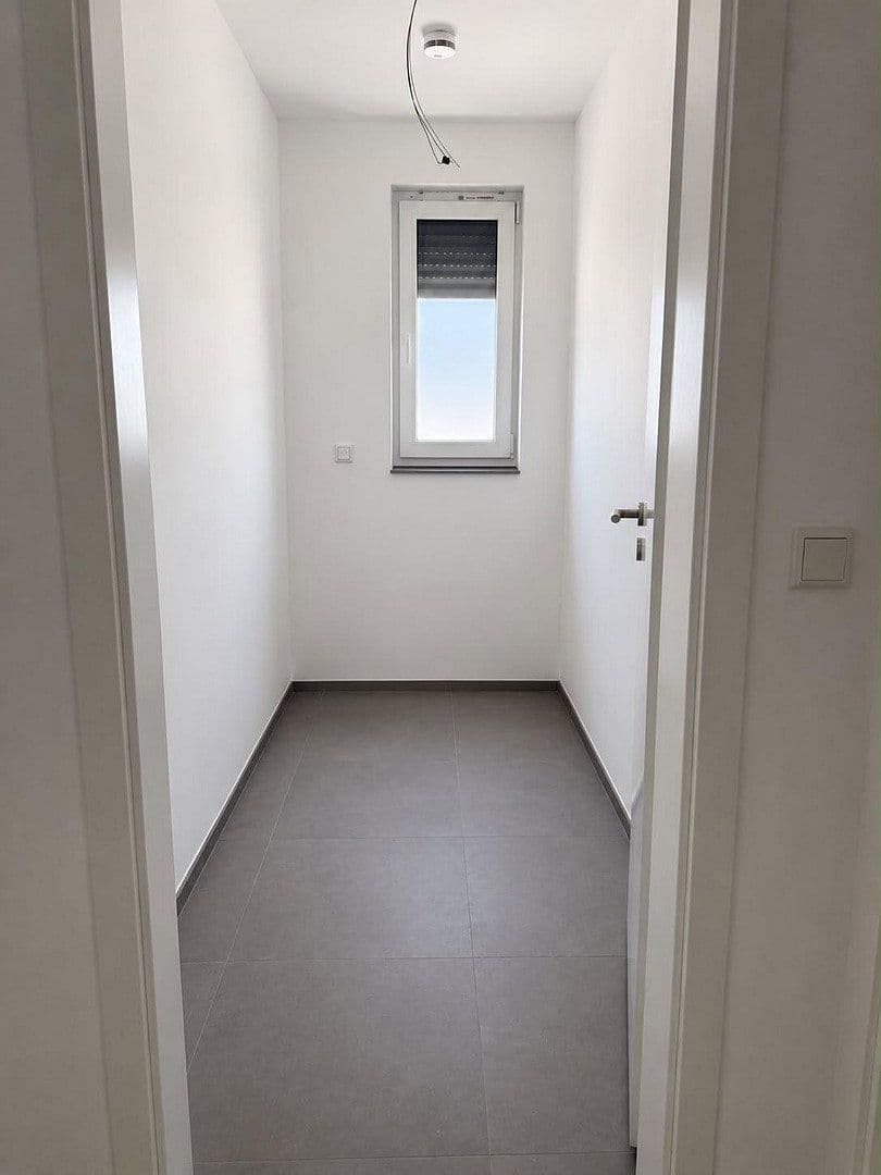 Pronájem bytu 3+1 94 m², Friedrichstraße 8a, Langenselbold, Hessen Pronájem bytu 3+1 94 m², Friedrichstraße 8a, Langenselbold, Hessen