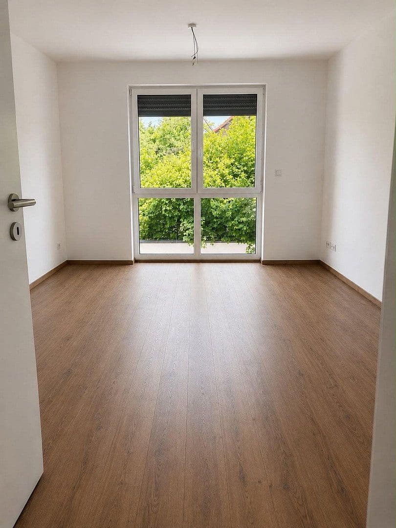 Pronájem bytu 3+1 94 m², Friedrichstraße 8a, Langenselbold, Hessen Pronájem bytu 3+1 94 m², Friedrichstraße 8a, Langenselbold, Hessen