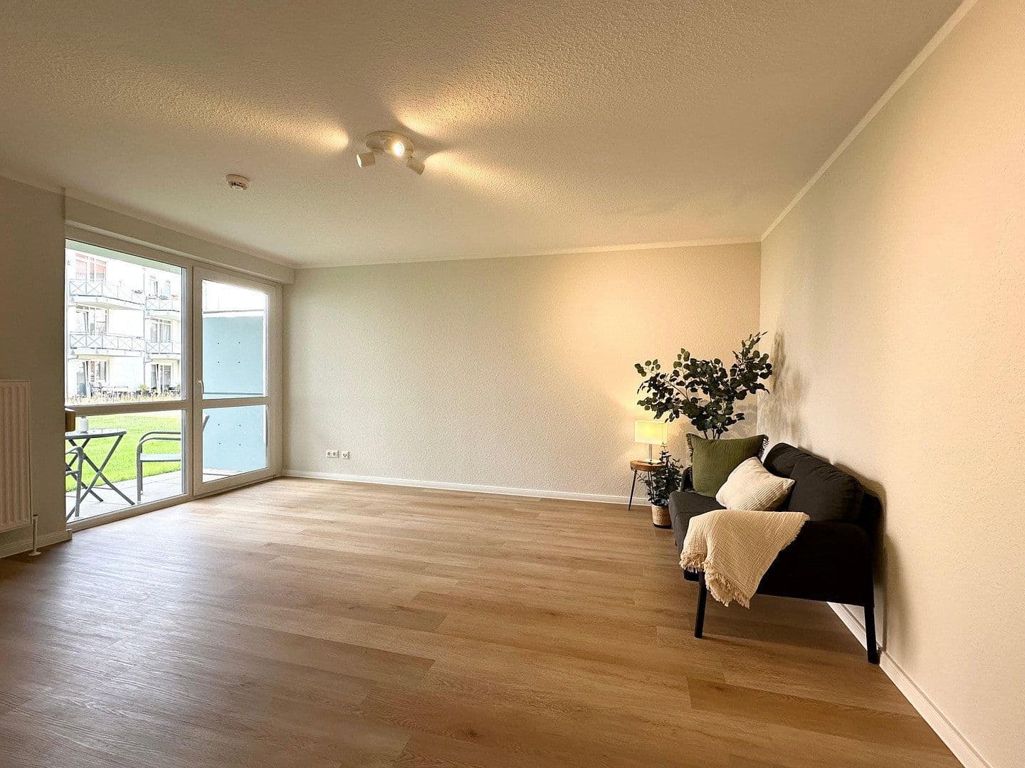 Pronájem bytu 1+1 34 m², Rostock, Mecklenburg-Vorpommern Pronájem bytu 1+1 34 m², Rostock, Mecklenburg-Vorpommern