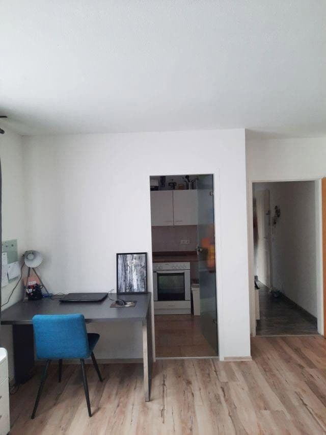 Pronájem bytu 1+1 33 m², Stuttgart, Bádensko-Württembersko Pronájem bytu 1+1 33 m², Stuttgart, Bádensko-Württembersko