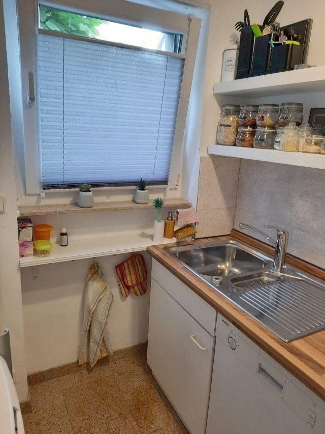 Pronájem bytu 1+1 33 m², Stuttgart, Bádensko-Württembersko Pronájem bytu 1+1 33 m², Stuttgart, Bádensko-Württembersko