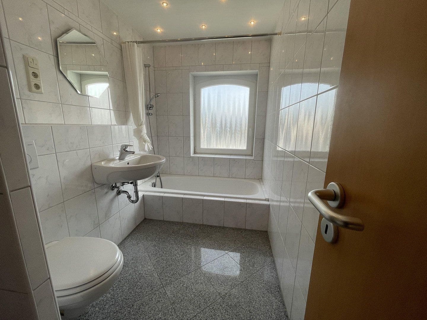 Pronájem bytu 2+1 55 m², Kaiserstr 138, Brühl, Severní Porýní-Vestfálsko Pronájem bytu 2+1 55 m², Kaiserstr 138, Brühl, Severní Porýní-Vestfálsko
