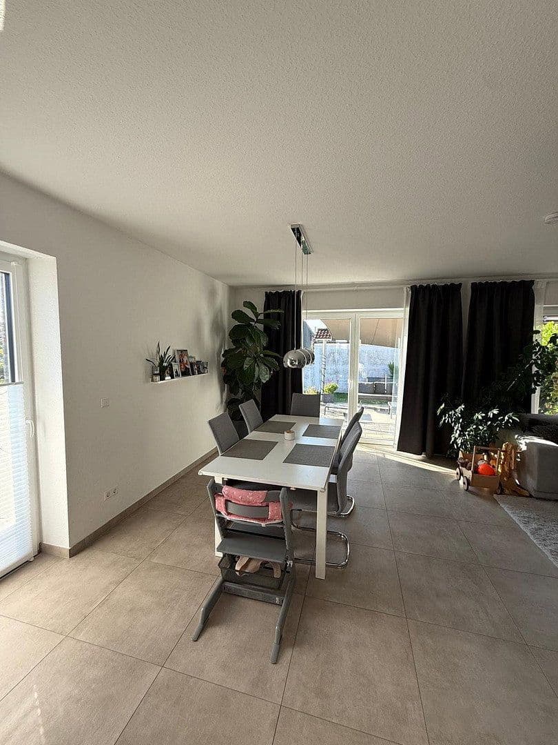 Pronájem domu 173 m², pozemek 700 m², Wunstorf, Dolní Sasko Pronájem domu 173 m², pozemek 700 m², Wunstorf, Dolní Sasko