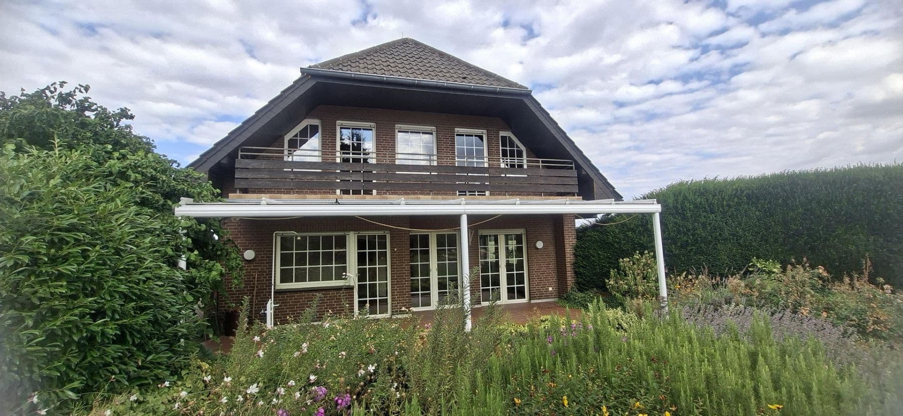 Prodej domu 273 m², pozemek 3.958 m², Grevenbroich, Severní Porýní-Vestfálsko Prodej domu 273 m², pozemek 3.958 m², Grevenbroich, Severní Porýní-Vestfálsko