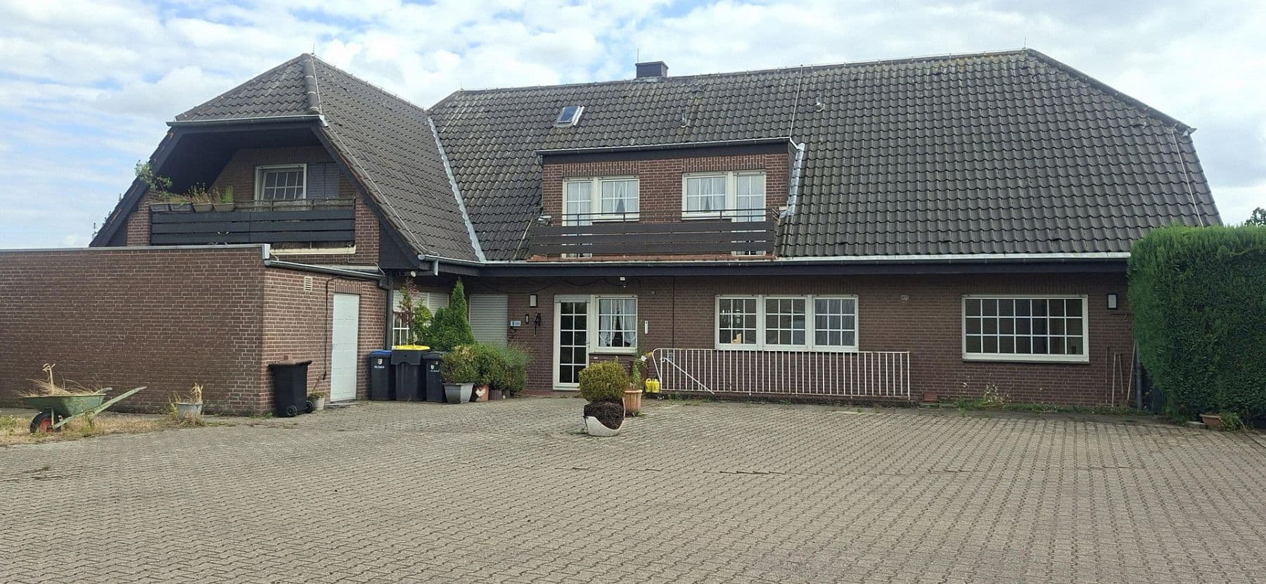 Prodej domu 273 m², pozemek 3.958 m², Grevenbroich, Severní Porýní-Vestfálsko Prodej domu 273 m², pozemek 3.958 m², Grevenbroich, Severní Porýní-Vestfálsko