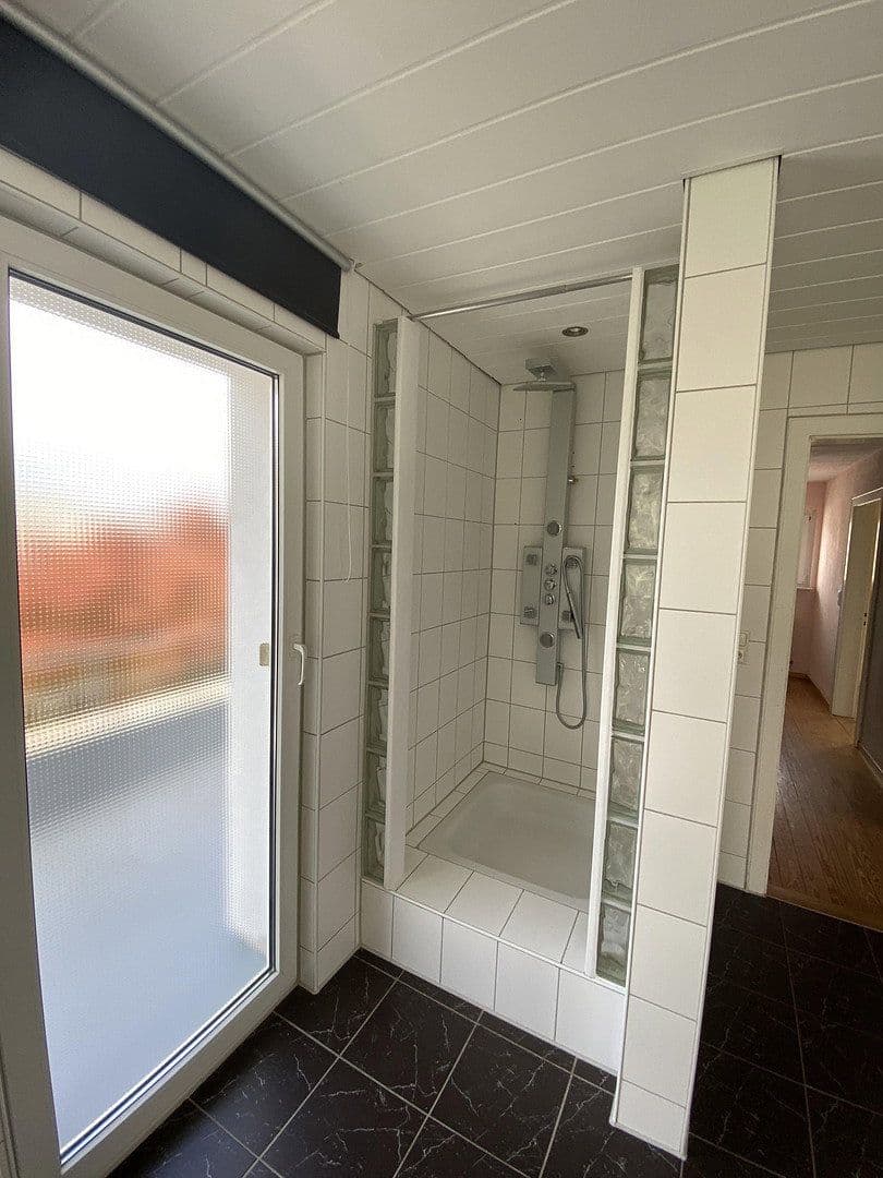 Prodej domu 140 m², pozemek 590 m², Cleebronn, Bádensko-Württembersko Prodej domu 140 m², pozemek 590 m², Cleebronn, Bádensko-Württembersko