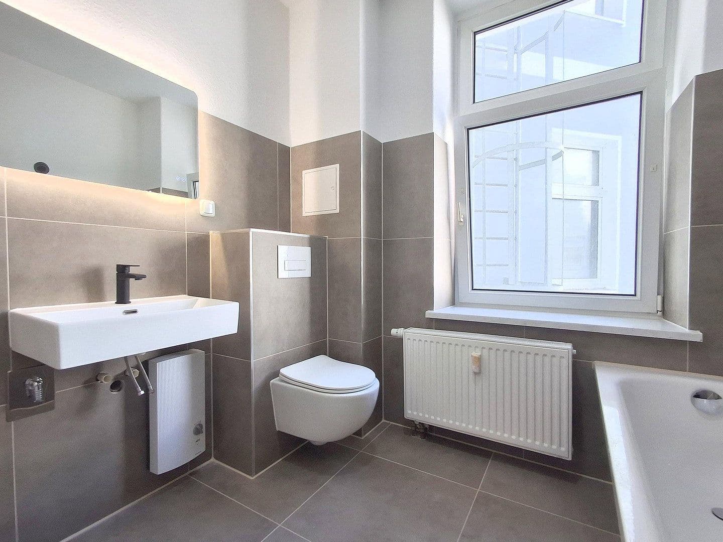Pronájem bytu 2+1 52 m², Helmstedter Straße 18, Magdeburg, Sasko-Anhaltsko Pronájem bytu 2+1 52 m², Helmstedter Straße 18, Magdeburg, Sasko-Anhaltsko