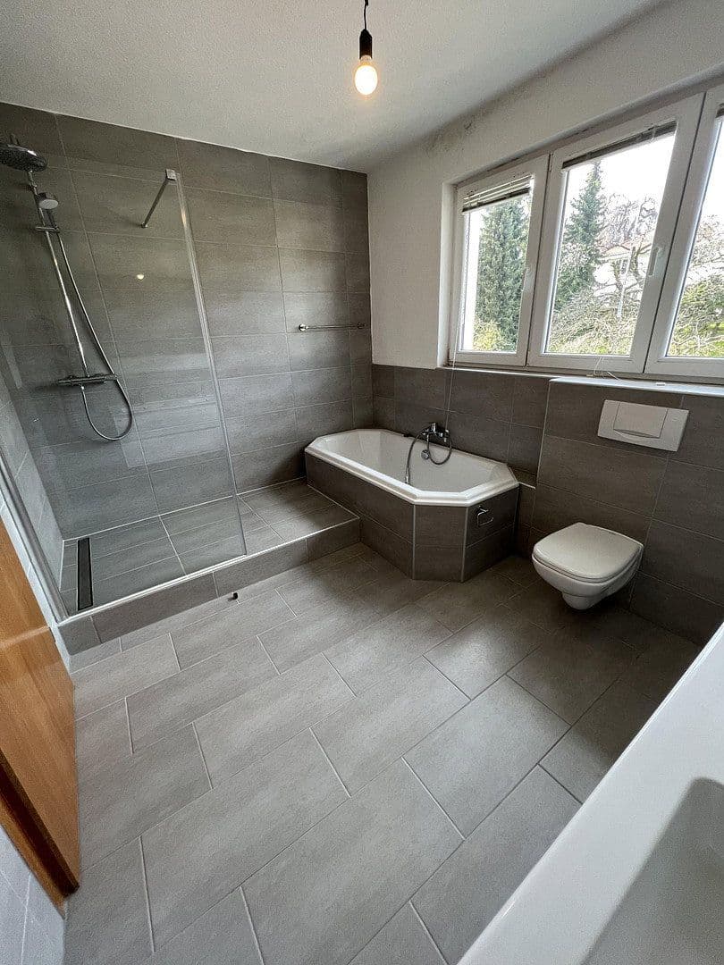 Pronájem bytu 4+1 100 m², Öchslinstraße 22, Göppingen, Bádensko-Württembersko Pronájem bytu 4+1 100 m², Öchslinstraße 22, Göppingen, Bádensko-Württembersko