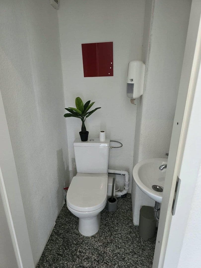 Pronájem kanceláře 105 m², Wachenheimerstr 95, Liederbach am Taunus, Hessen Pronájem kanceláře 105 m², Wachenheimerstr 95, Liederbach am Taunus, Hessen