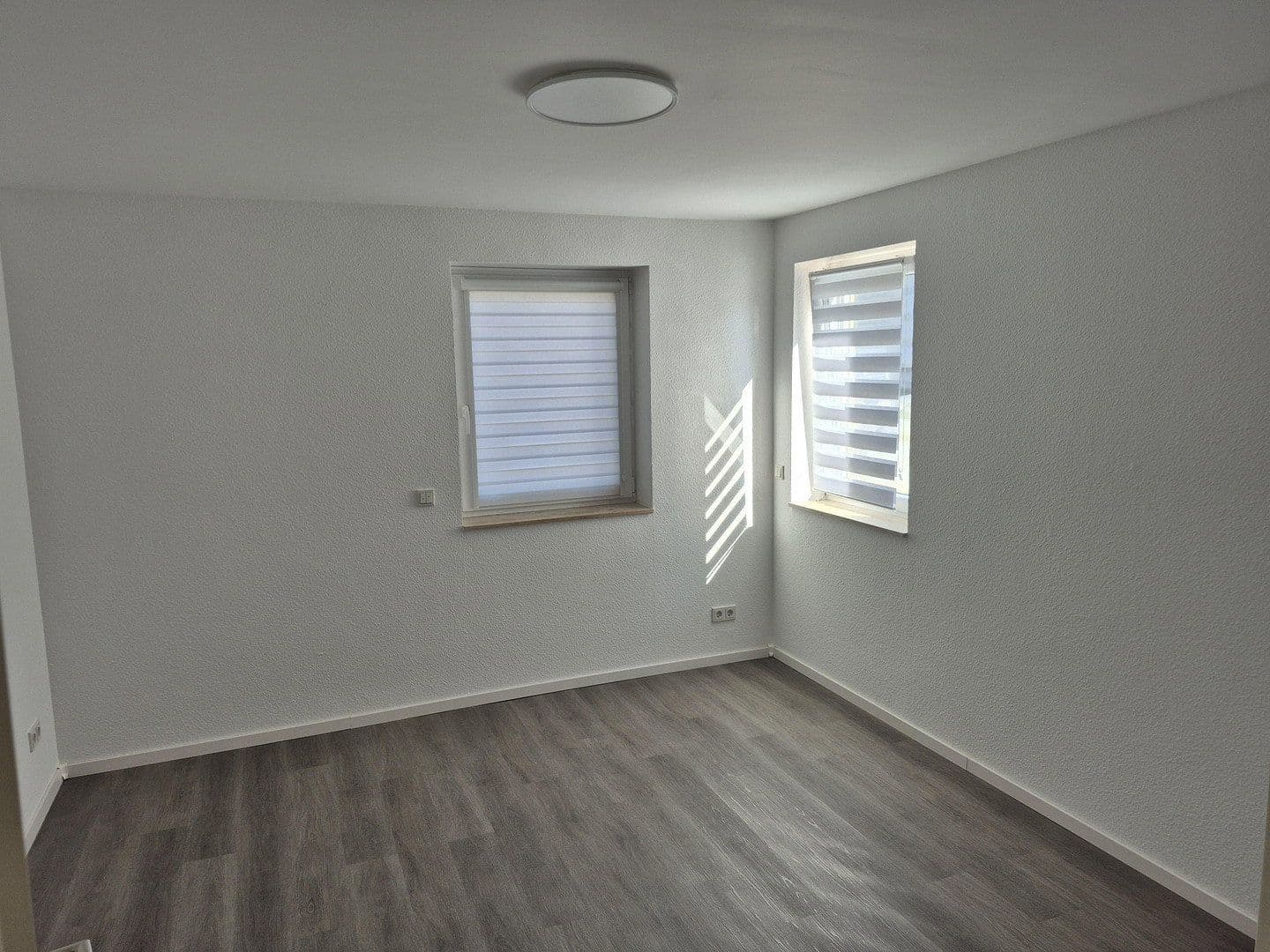 Prodej bytu 4+1 102 m², Troisdorf, Severní Porýní-Vestfálsko Prodej bytu 4+1 102 m², Troisdorf, Severní Porýní-Vestfálsko
