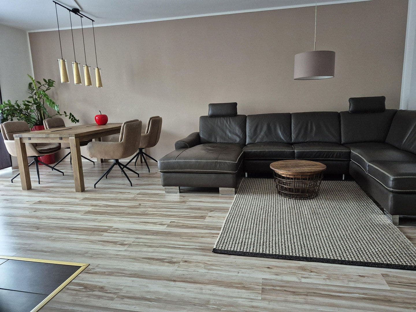 Prodej bytu 4+1 102 m², Troisdorf, Severní Porýní-Vestfálsko Prodej bytu 4+1 102 m², Troisdorf, Severní Porýní-Vestfálsko