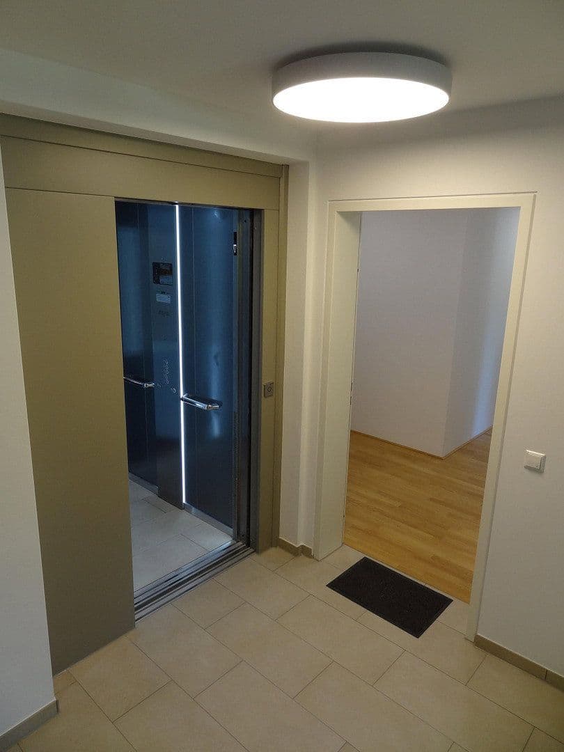 Pronájem bytu 4+1 96 m², Ulm, Bádensko-Württembersko Pronájem bytu 4+1 96 m², Ulm, Bádensko-Württembersko