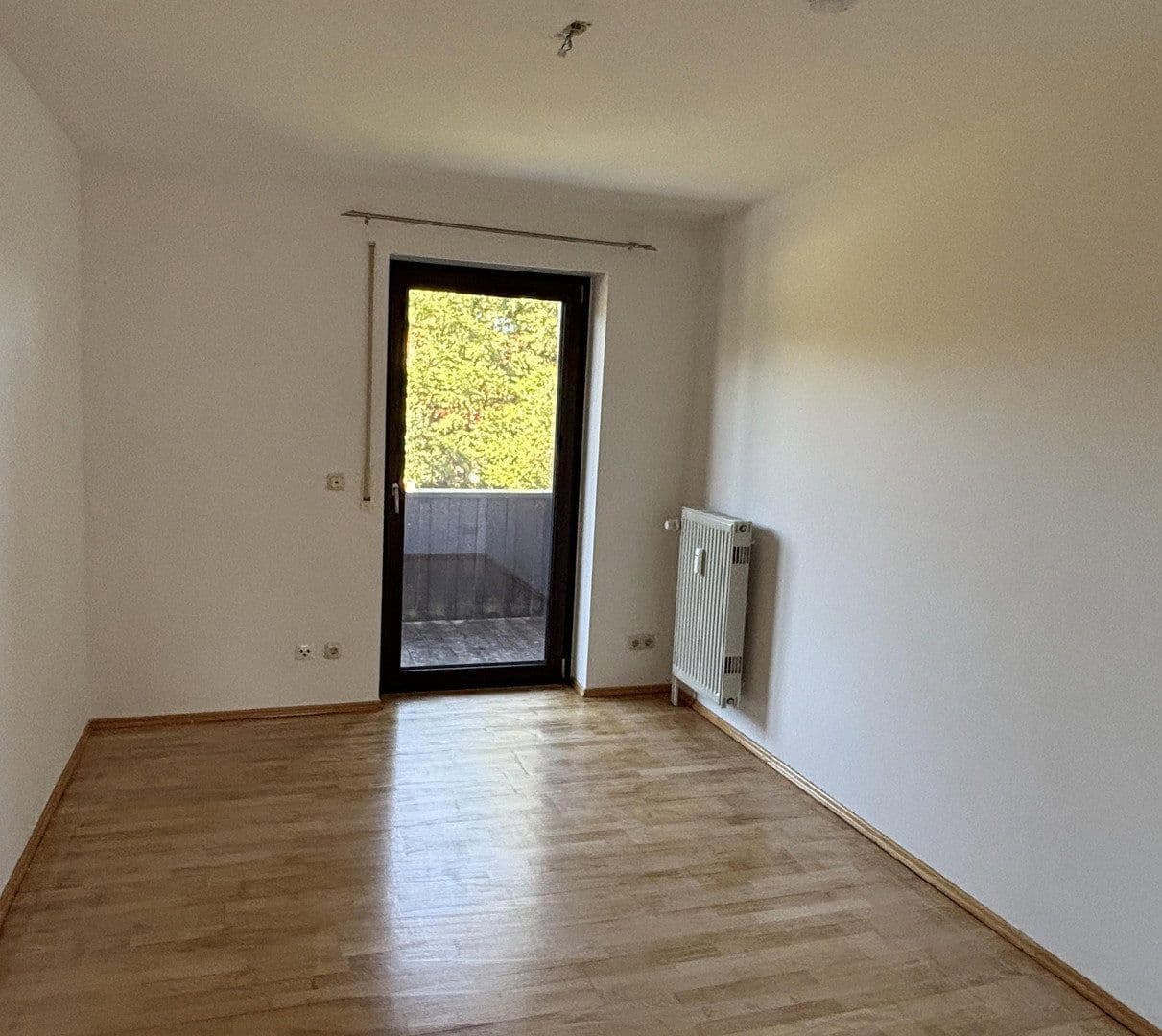 Pronájem domu 160 m², pozemek 400 m², Münchener Str.47, Sauerlach, Bavorsko Pronájem domu 160 m², pozemek 400 m², Münchener Str.47, Sauerlach, Bavorsko