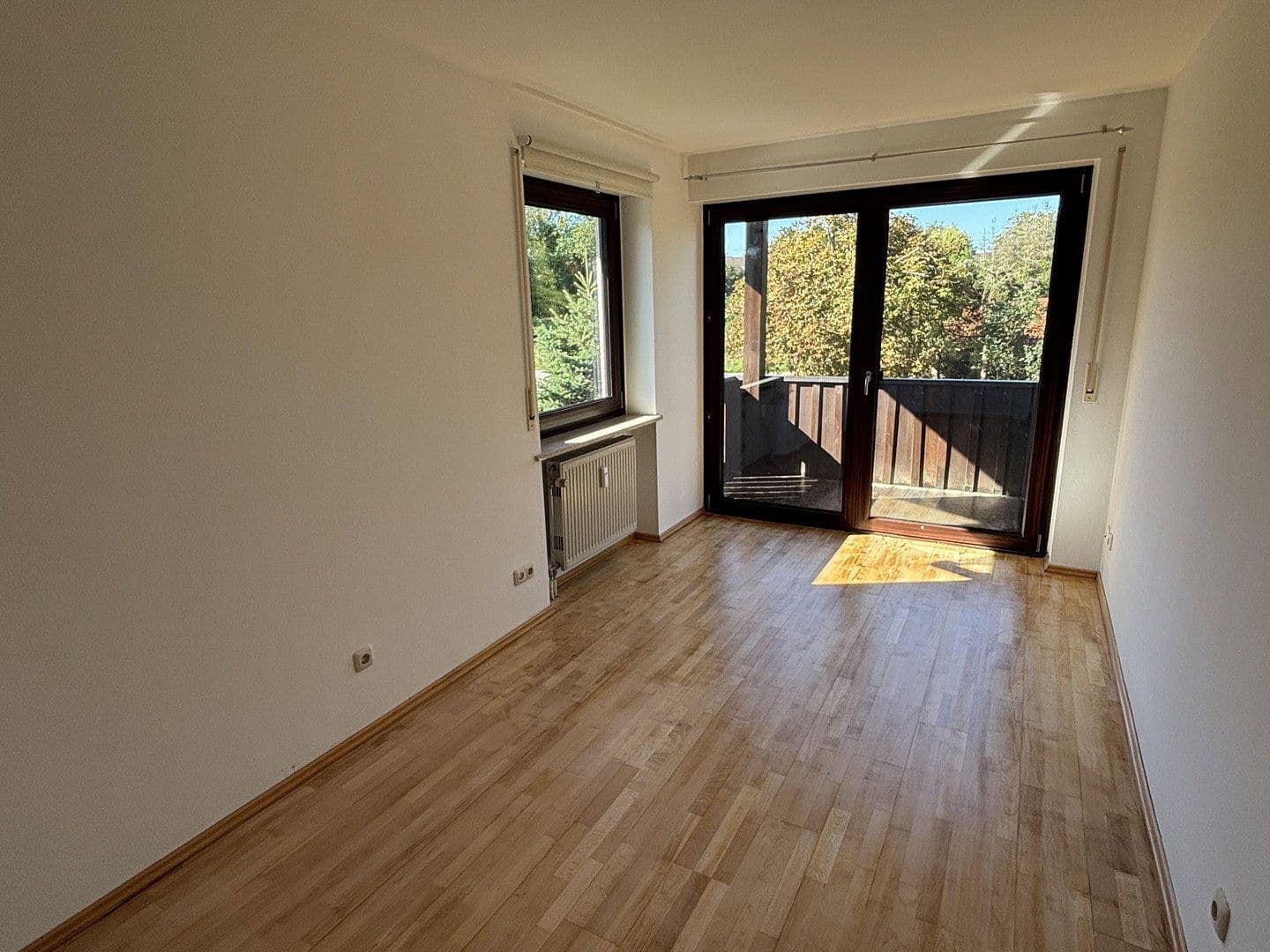 Pronájem domu 160 m², pozemek 400 m², Münchener Str.47, Sauerlach, Bavorsko Pronájem domu 160 m², pozemek 400 m², Münchener Str.47, Sauerlach, Bavorsko