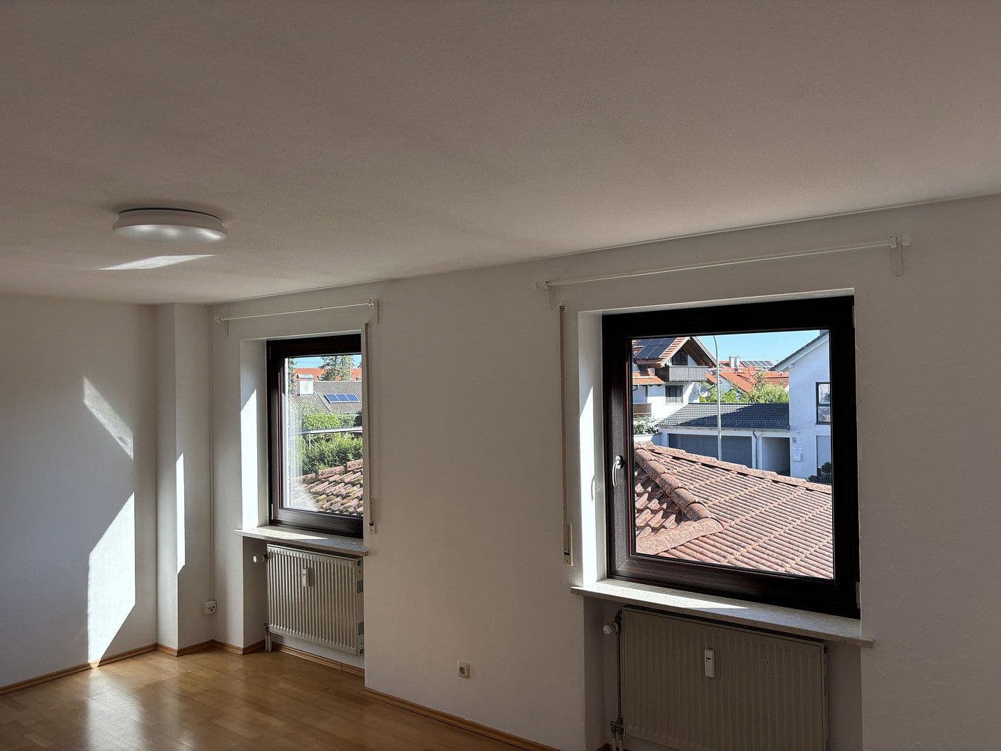 Pronájem domu 160 m², pozemek 400 m², Münchener Str.47, Sauerlach, Bavorsko Pronájem domu 160 m², pozemek 400 m², Münchener Str.47, Sauerlach, Bavorsko