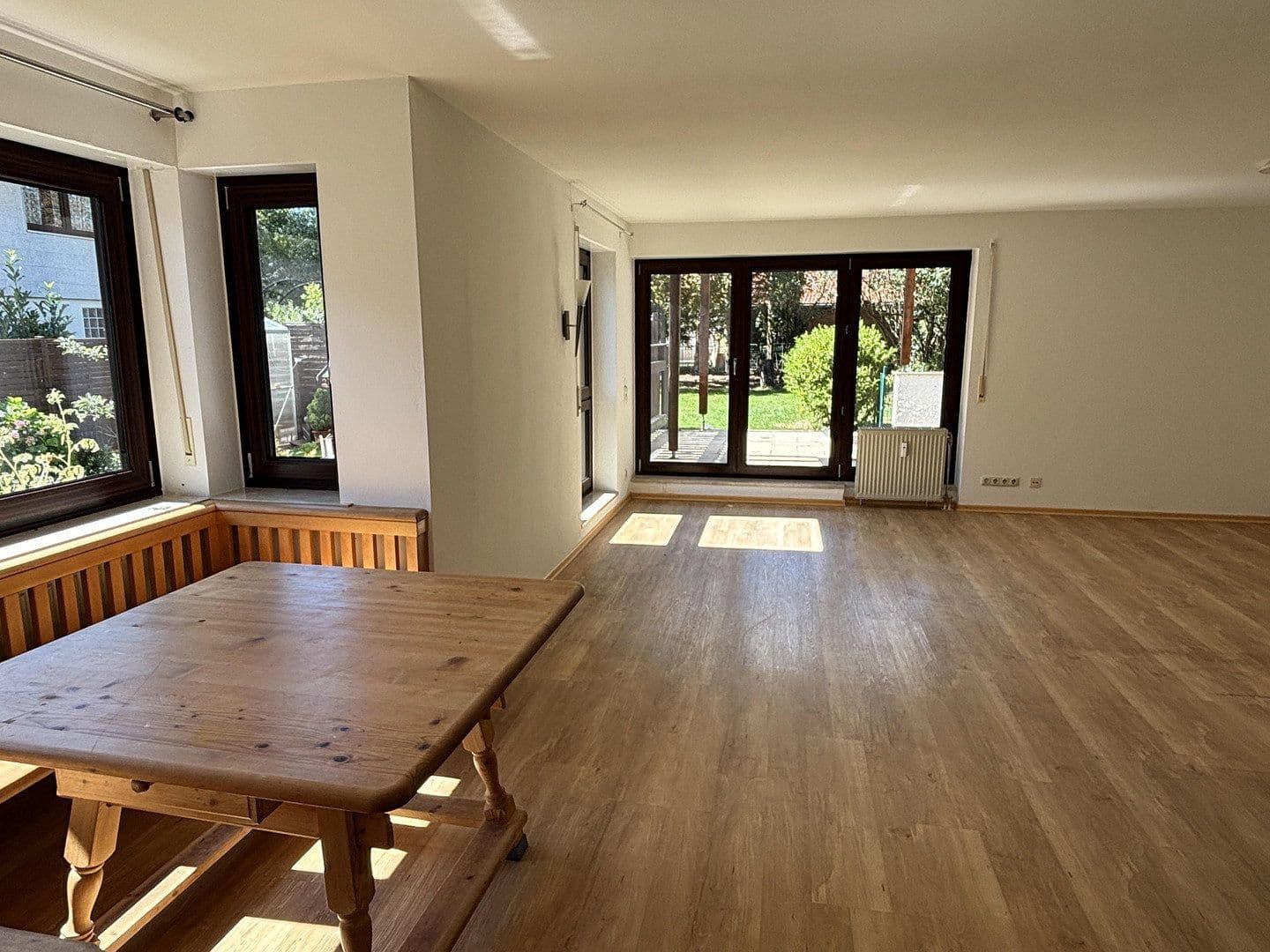 Pronájem domu 160 m², pozemek 400 m², Münchener Str.47, Sauerlach, Bavorsko Pronájem domu 160 m², pozemek 400 m², Münchener Str.47, Sauerlach, Bavorsko