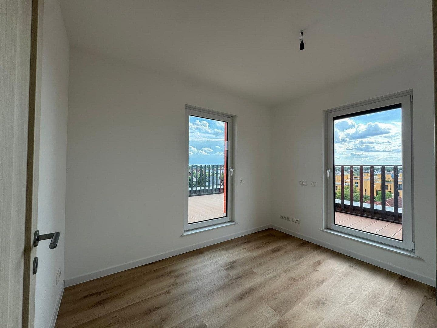 Pronájem bytu 3+1 89 m², Alt-Biesdorf 49A, Berlin, Berlín Pronájem bytu 3+1 89 m², Alt-Biesdorf 49A, Berlin, Berlín