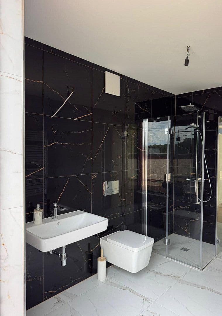 Pronájem bytu 3+1 89 m², Alt-Biesdorf 49A, Berlin, Berlín Pronájem bytu 3+1 89 m², Alt-Biesdorf 49A, Berlin, Berlín