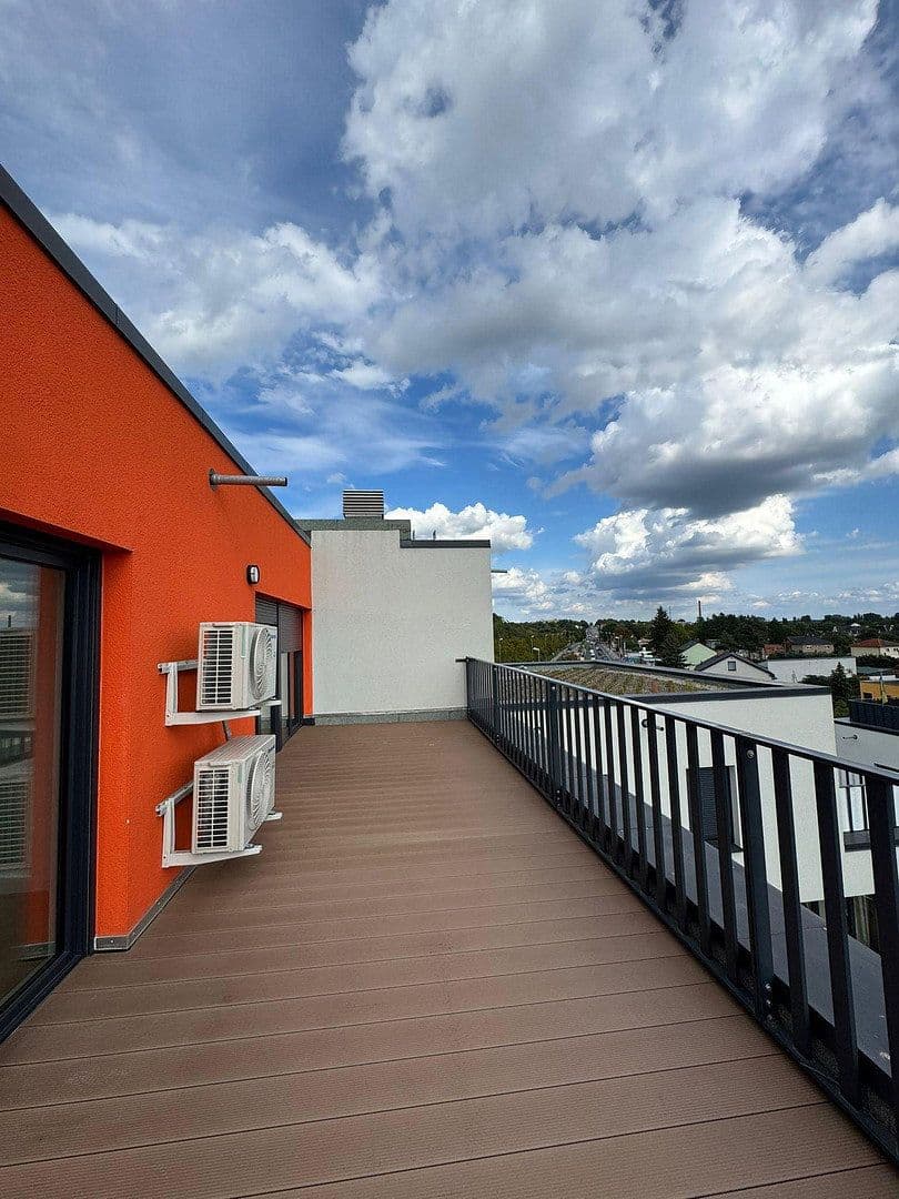 Pronájem bytu 3+1 89 m², Alt-Biesdorf 49A, Berlin, Berlín Pronájem bytu 3+1 89 m², Alt-Biesdorf 49A, Berlin, Berlín
