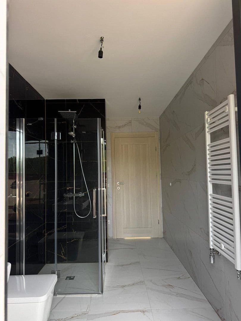 Pronájem bytu 3+1 89 m², Alt-Biesdorf 49A, Berlin, Berlín Pronájem bytu 3+1 89 m², Alt-Biesdorf 49A, Berlin, Berlín