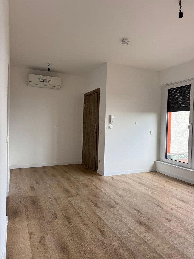 Pronájem bytu 3+1 89 m², Alt-Biesdorf 49A, Berlin, Berlín Pronájem bytu 3+1 89 m², Alt-Biesdorf 49A, Berlin, Berlín