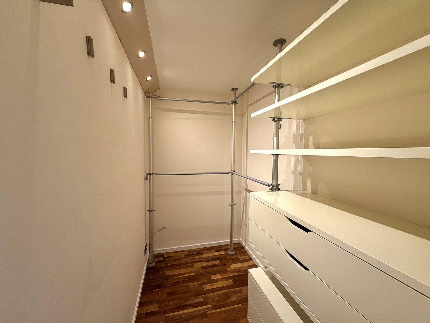 Prodej bytu 4+1 108 m², Köln, Severní Porýní-Vestfálsko Prodej bytu 4+1 108 m², Köln, Severní Porýní-Vestfálsko