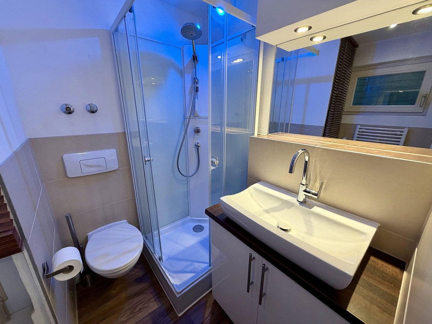 Prodej bytu 4+1 108 m², Köln, Severní Porýní-Vestfálsko Prodej bytu 4+1 108 m², Köln, Severní Porýní-Vestfálsko