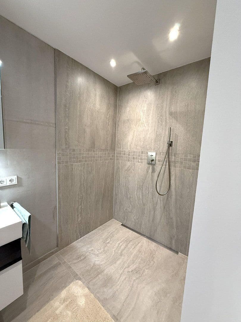 Pronájem bytu 2+1 60 m², Lerchenfeldstraße 28, München, Bavorsko Pronájem bytu 2+1 60 m², Lerchenfeldstraße 28, München, Bavorsko