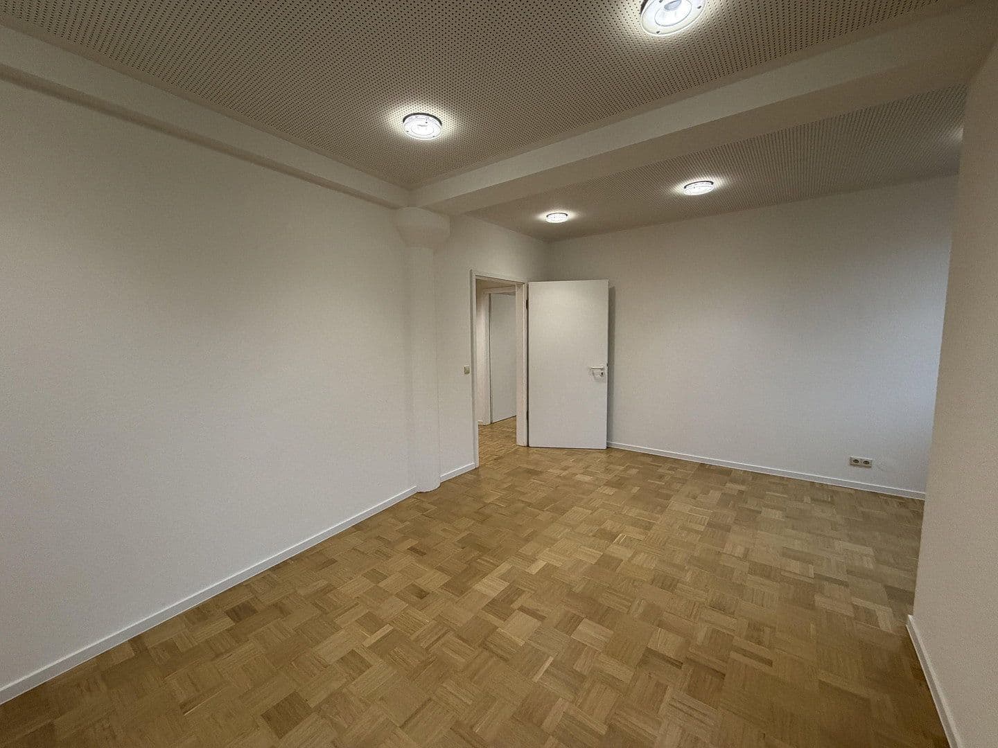 Pronájem kanceláře 165 m², Hauptstraße 55, Baltmannsweiler, Bádensko-Württembersko Pronájem kanceláře 165 m², Hauptstraße 55, Baltmannsweiler, Bádensko-Württembersko