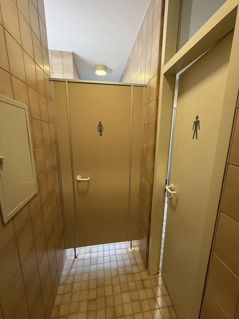 Pronájem kanceláře 165 m², Hauptstraße 55, Baltmannsweiler, Bádensko-Württembersko Pronájem kanceláře 165 m², Hauptstraße 55, Baltmannsweiler, Bádensko-Württembersko