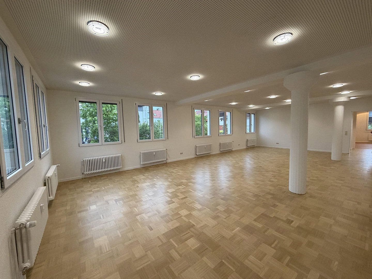 Pronájem kanceláře 165 m², Hauptstraße 55, Baltmannsweiler, Bádensko-Württembersko Pronájem kanceláře 165 m², Hauptstraße 55, Baltmannsweiler, Bádensko-Württembersko