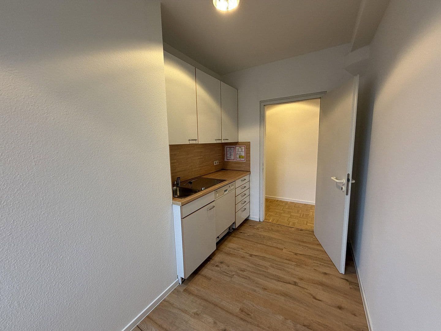 Pronájem kanceláře 165 m², Hauptstraße 55, Baltmannsweiler, Bádensko-Württembersko Pronájem kanceláře 165 m², Hauptstraße 55, Baltmannsweiler, Bádensko-Württembersko