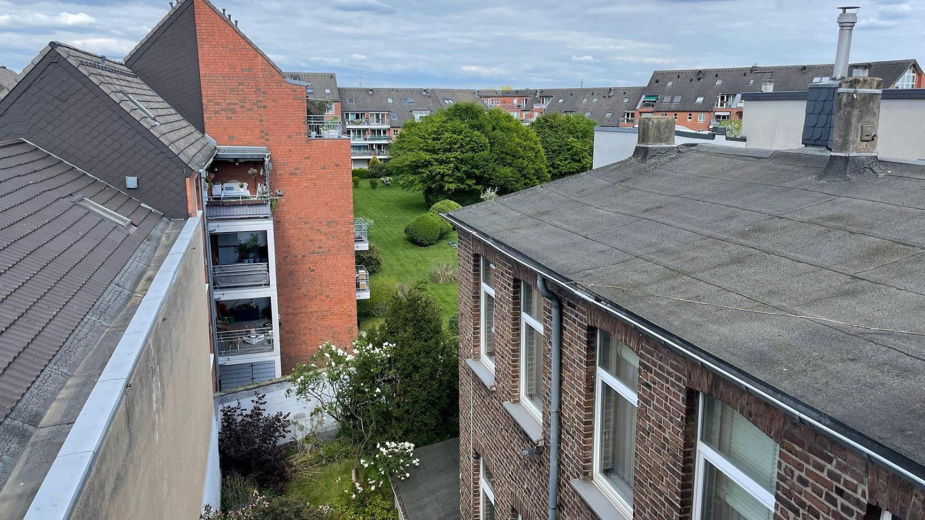 Prodej domu 492 m², pozemek 381 m², Further Straße 86, Neuss, Severní Porýní-Vestfálsko Prodej domu 492 m², pozemek 381 m², Further Straße 86, Neuss, Severní Porýní-Vestfálsko