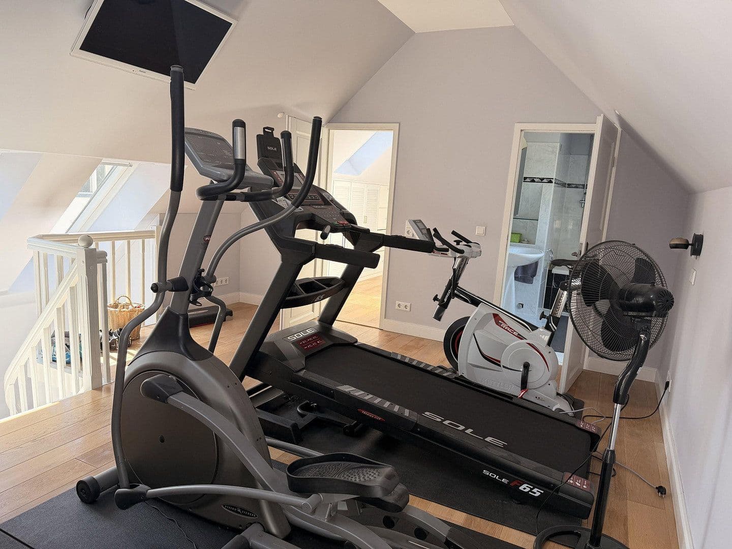 Prodej domu 260 m², pozemek 821 m², Berlin, Berlín Prodej domu 260 m², pozemek 821 m², Berlin, Berlín