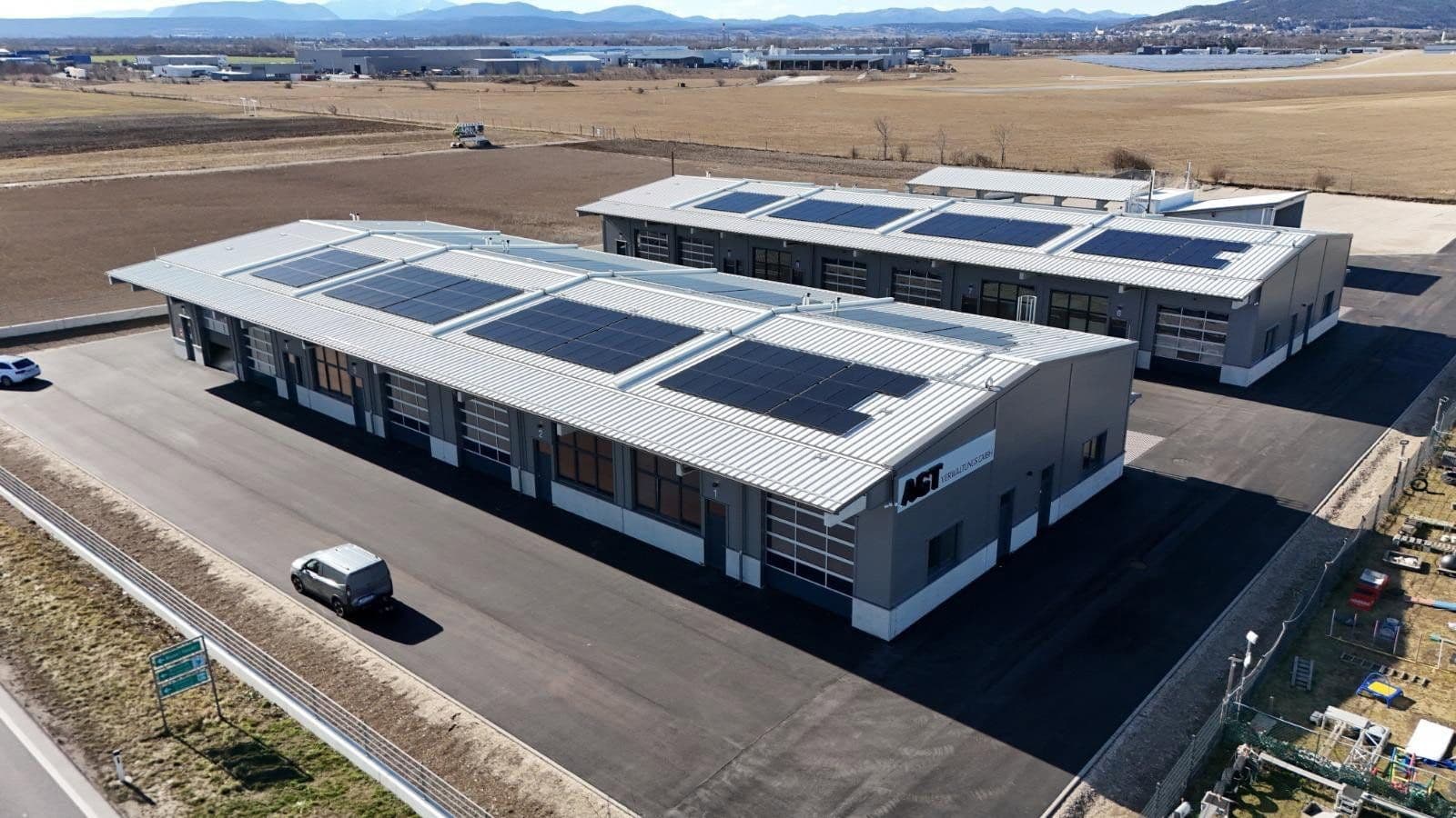 Pronájem nebytového prostoru 2.082 m², Gewerbepark B17 / II / Straße 3 / Objekt 11, Teesdorf, Dolní Rakousko Pronájem nebytového prostoru 2.082 m², Gewerbepark B17 / II / Straße 3 / Objekt 11, Teesdorf, Dolní Rakousko