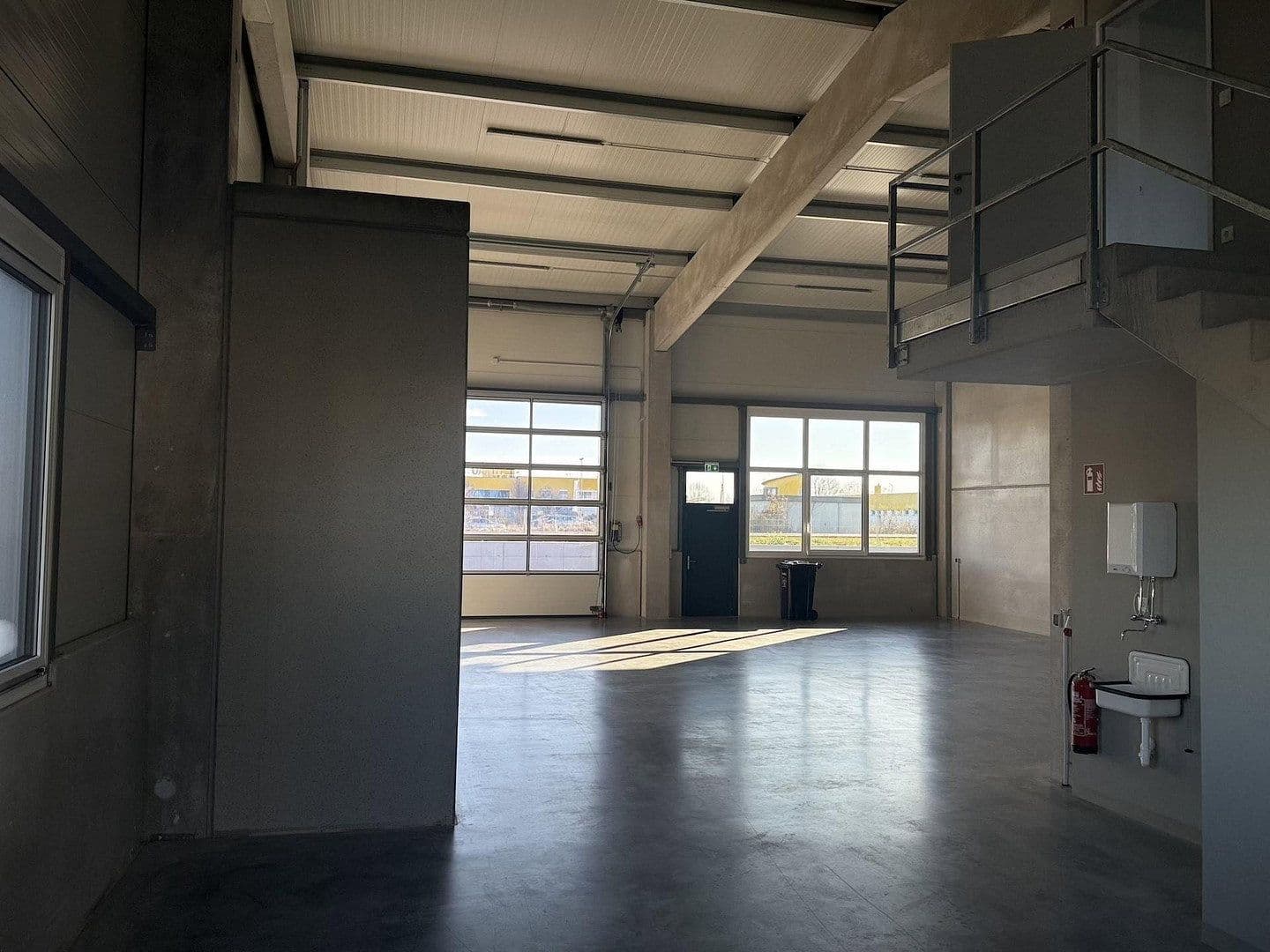 Pronájem nebytového prostoru 2.082 m², Gewerbepark B17 / II / Straße 3 / Objekt 11, Teesdorf, Dolní Rakousko Pronájem nebytového prostoru 2.082 m², Gewerbepark B17 / II / Straße 3 / Objekt 11, Teesdorf, Dolní Rakousko