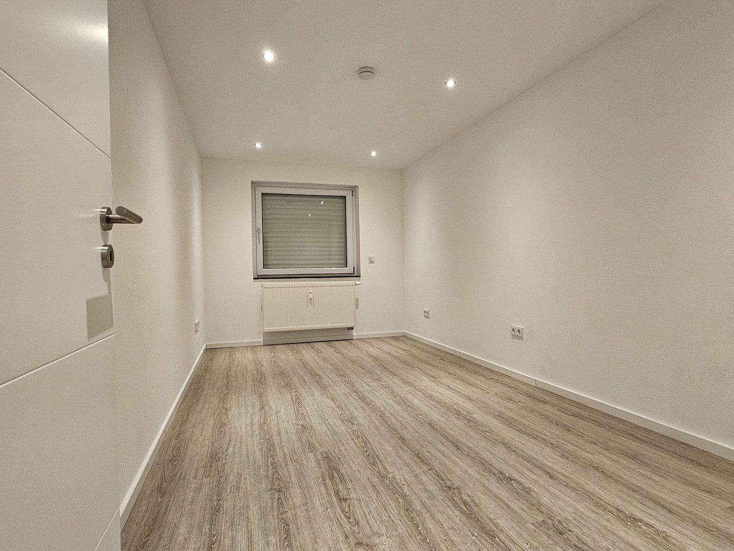 Pronájem bytu 4+1 95 m², Tauberbischofsheim, Bádensko-Württembersko Pronájem bytu 4+1 95 m², Tauberbischofsheim, Bádensko-Württembersko