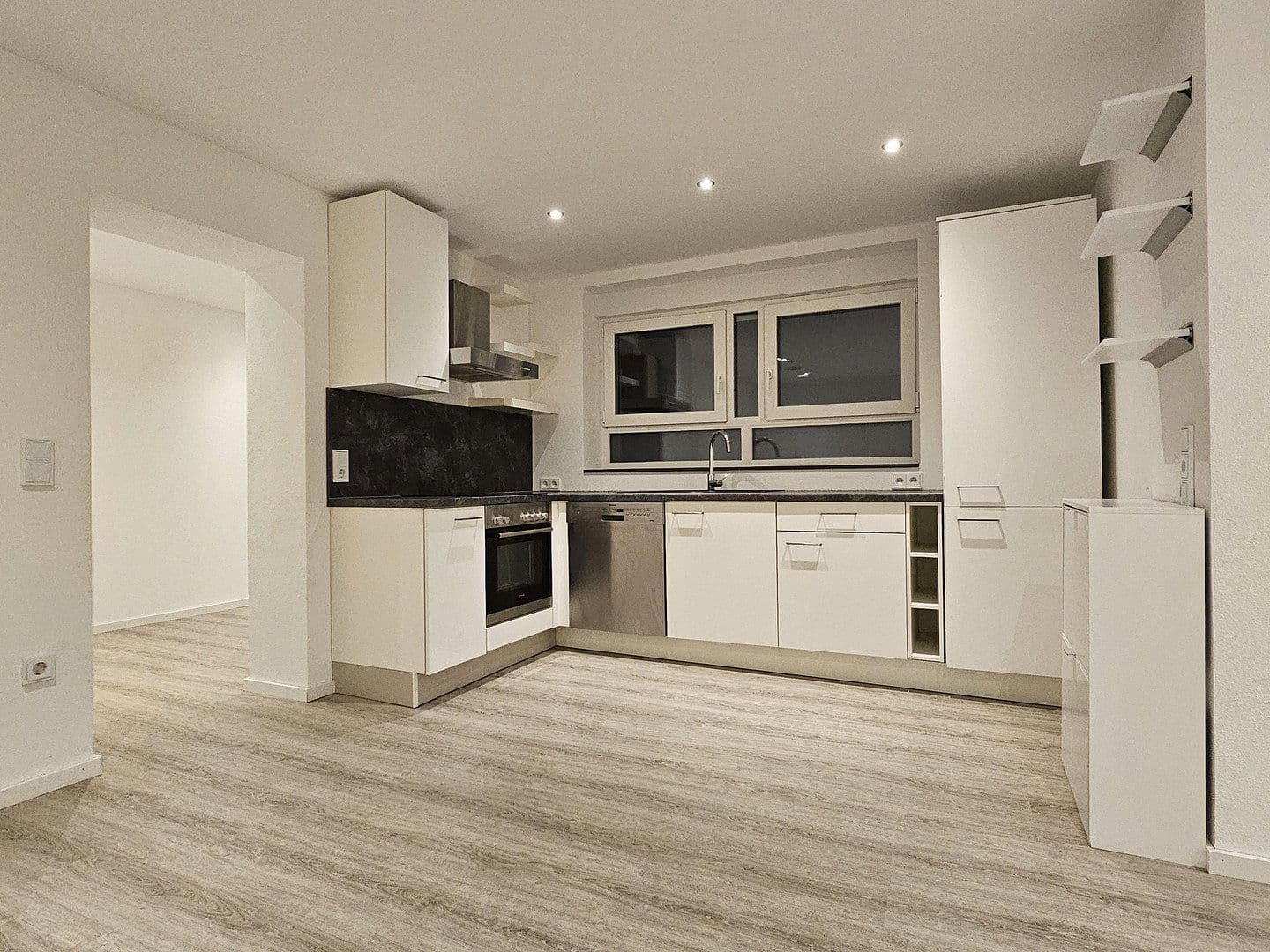 Pronájem bytu 4+1 95 m², Tauberbischofsheim, Bádensko-Württembersko Pronájem bytu 4+1 95 m², Tauberbischofsheim, Bádensko-Württembersko