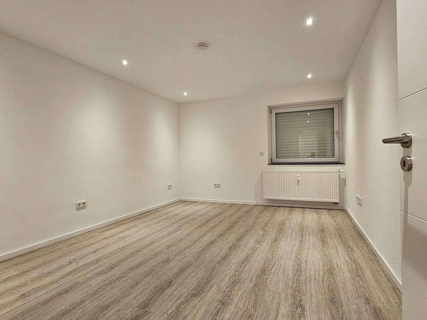 Pronájem bytu 4+1 95 m², Tauberbischofsheim, Bádensko-Württembersko Pronájem bytu 4+1 95 m², Tauberbischofsheim, Bádensko-Württembersko
