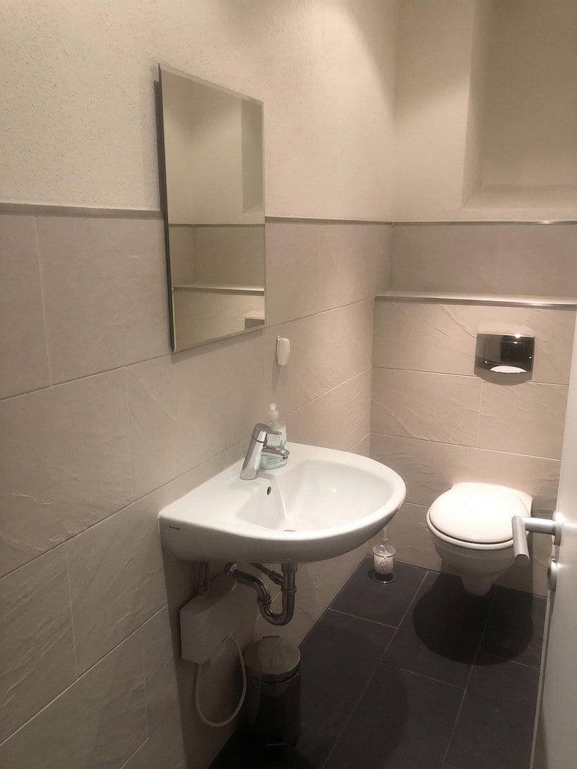Pronájem kanceláře 210 m², Aschaffenburg, Bavorsko Pronájem kanceláře 210 m², Aschaffenburg, Bavorsko