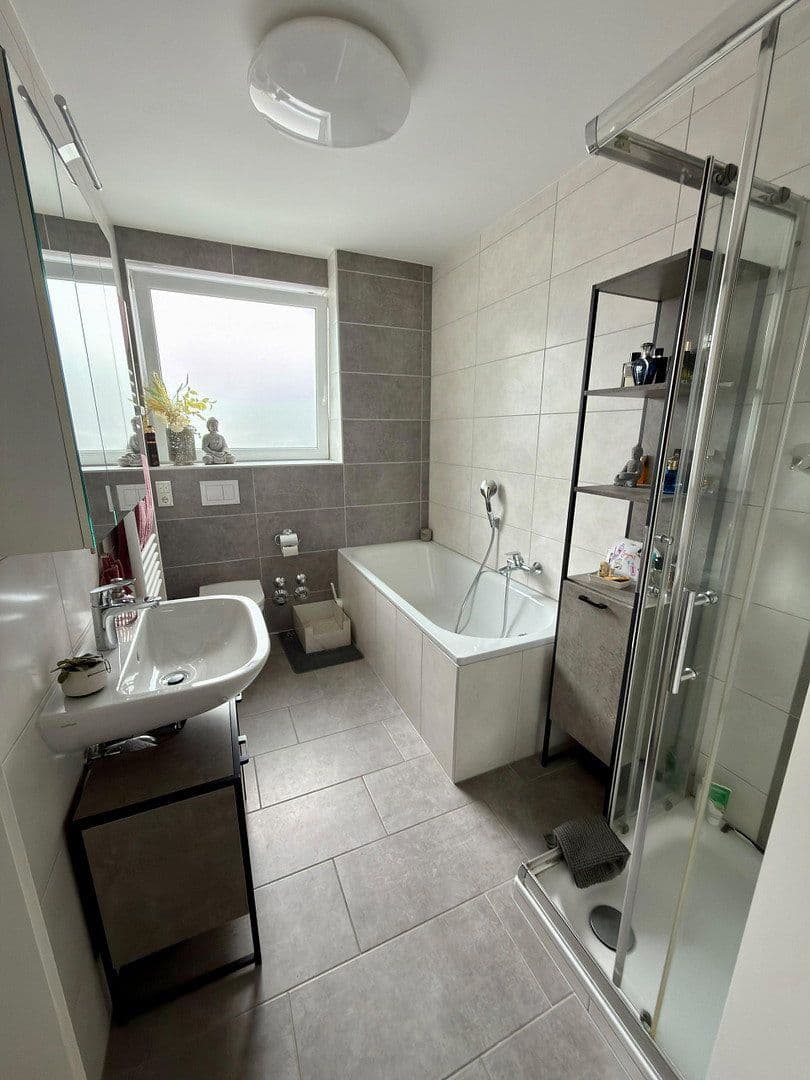 Pronájem bytu 3+1 73 m², Solingen, Severní Porýní-Vestfálsko Pronájem bytu 3+1 73 m², Solingen, Severní Porýní-Vestfálsko